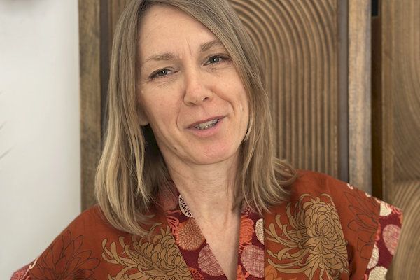 Portrait de masseuse - Laurence Gandolphe, fondatrice du Monde Sensible, centre de bien-être à Montpellier