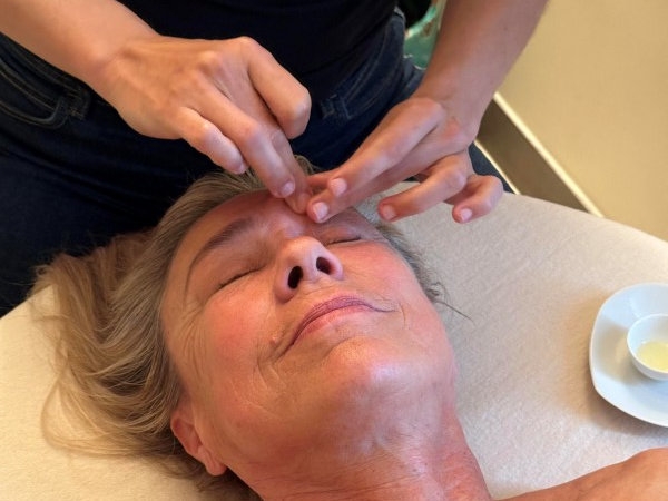 Massage lifting anti-âge visage kobido – Le Monde Sensible Montpellier